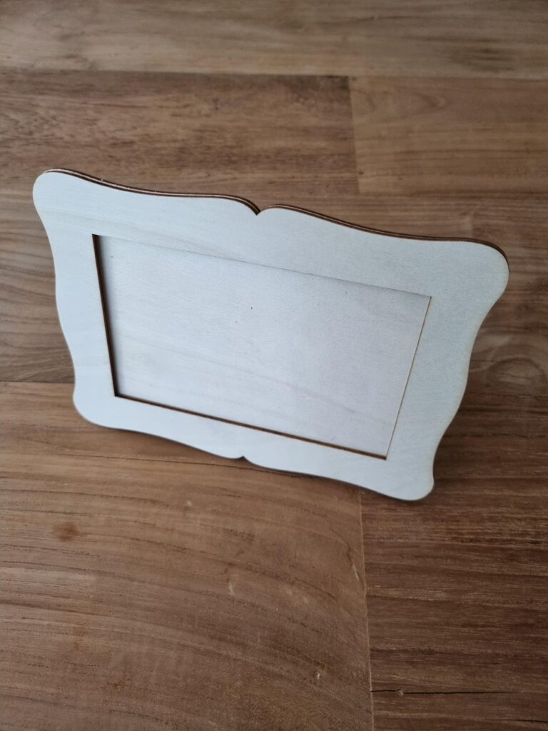 Houten fotolijstje versieren