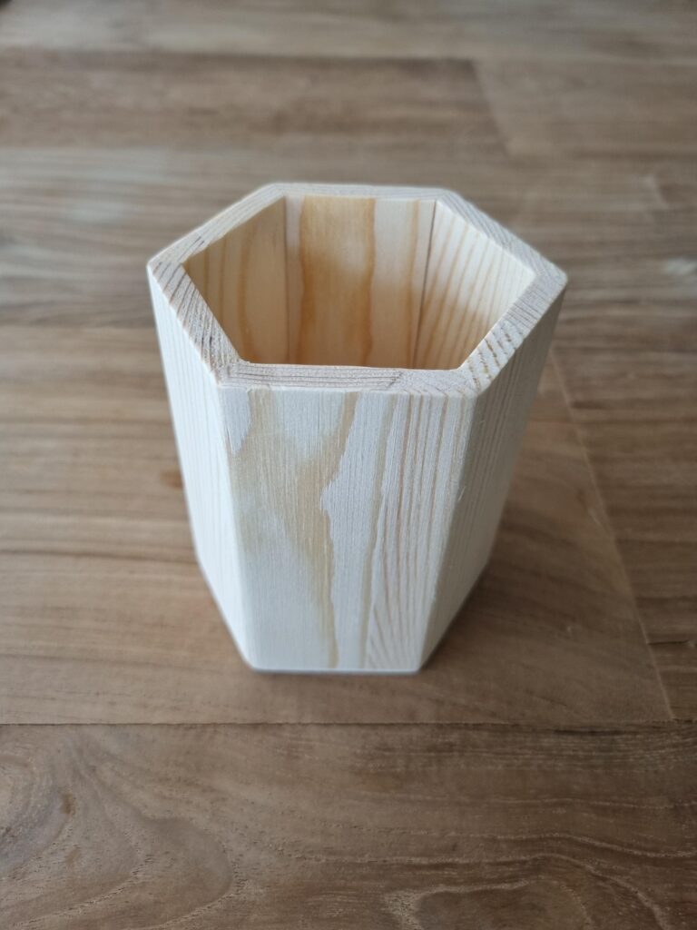 Houten pennenbakje